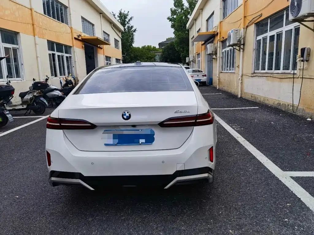 BMW 5 Series — миниатюра 8