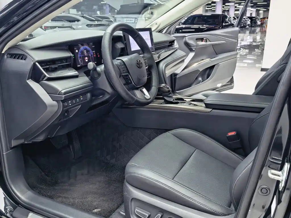 Toyota Camry — миниатюра 8