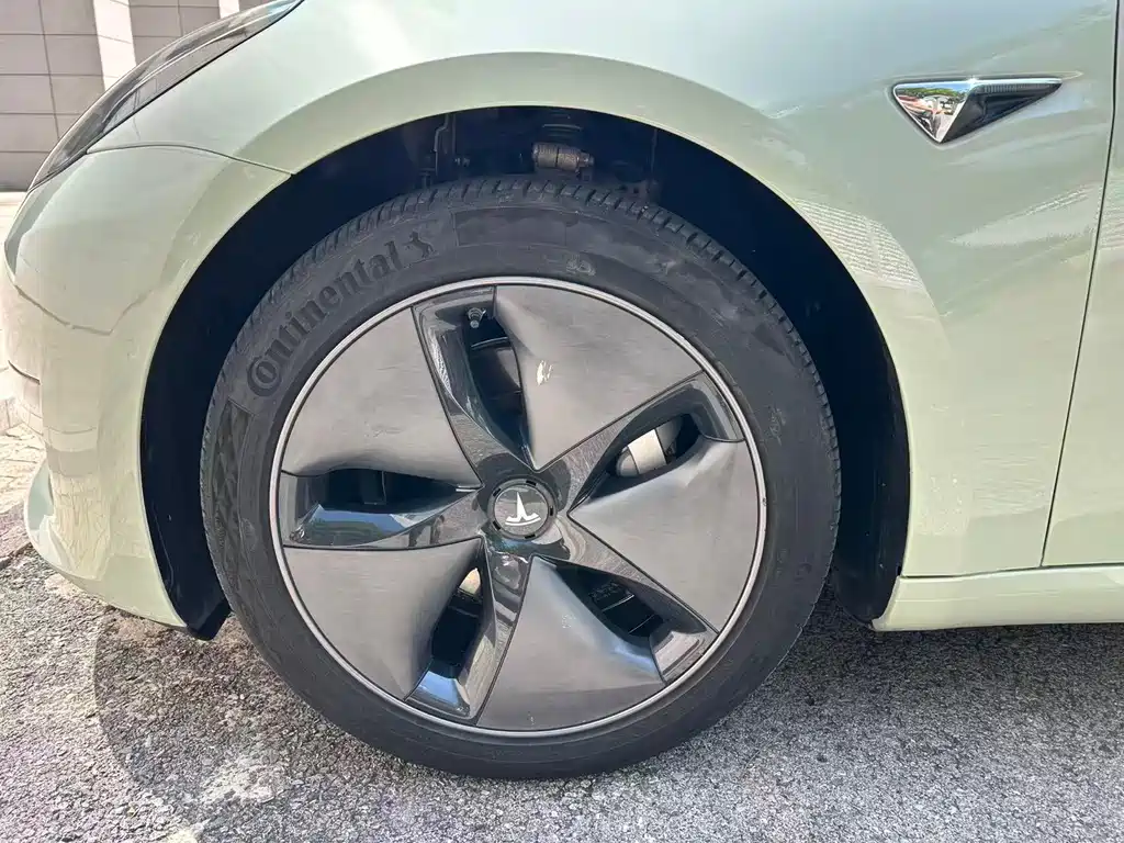Tesla Model 3 — миниатюра 4