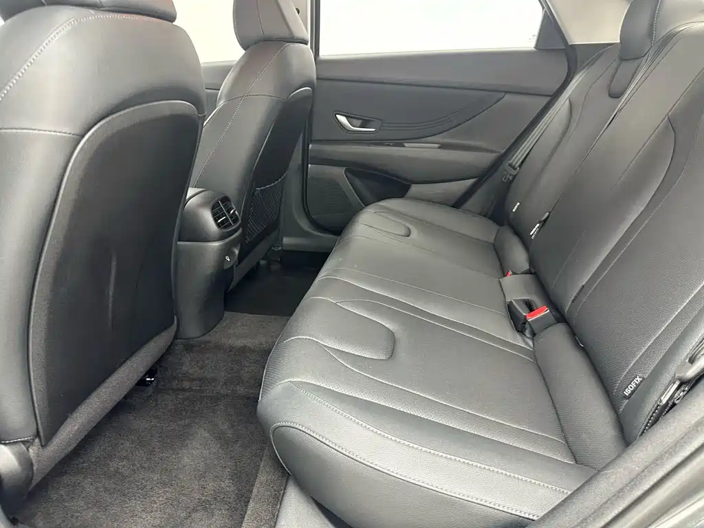 Hyundai Elantra — миниатюра 13