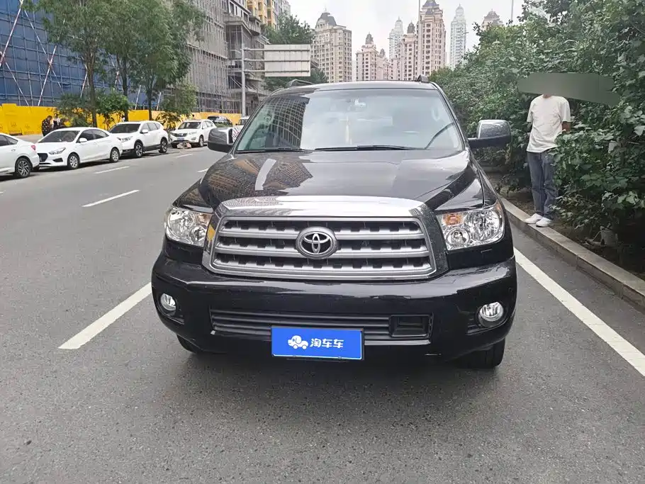 Toyota Sequoia — миниатюра 2