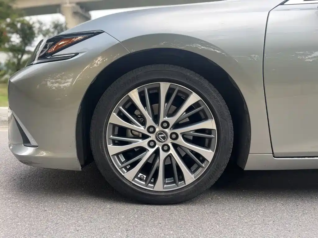 Lexus ES — миниатюра 9