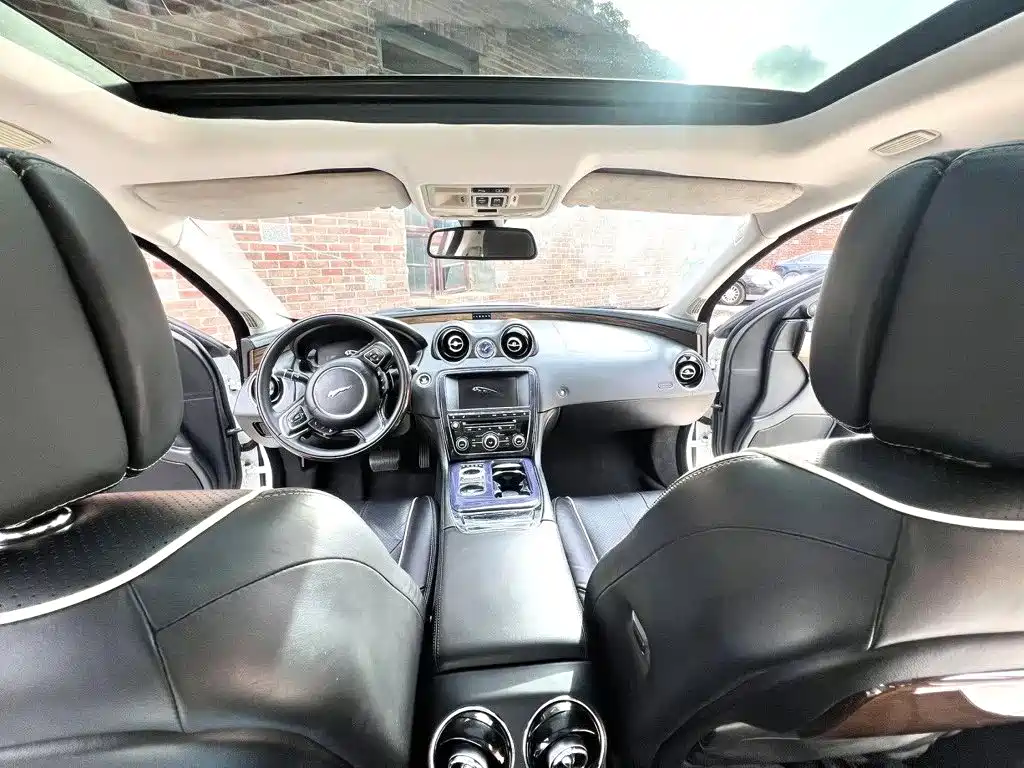 Jaguar XJ — миниатюра 18