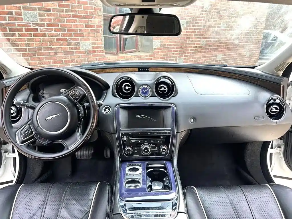 Jaguar XJ — миниатюра 20