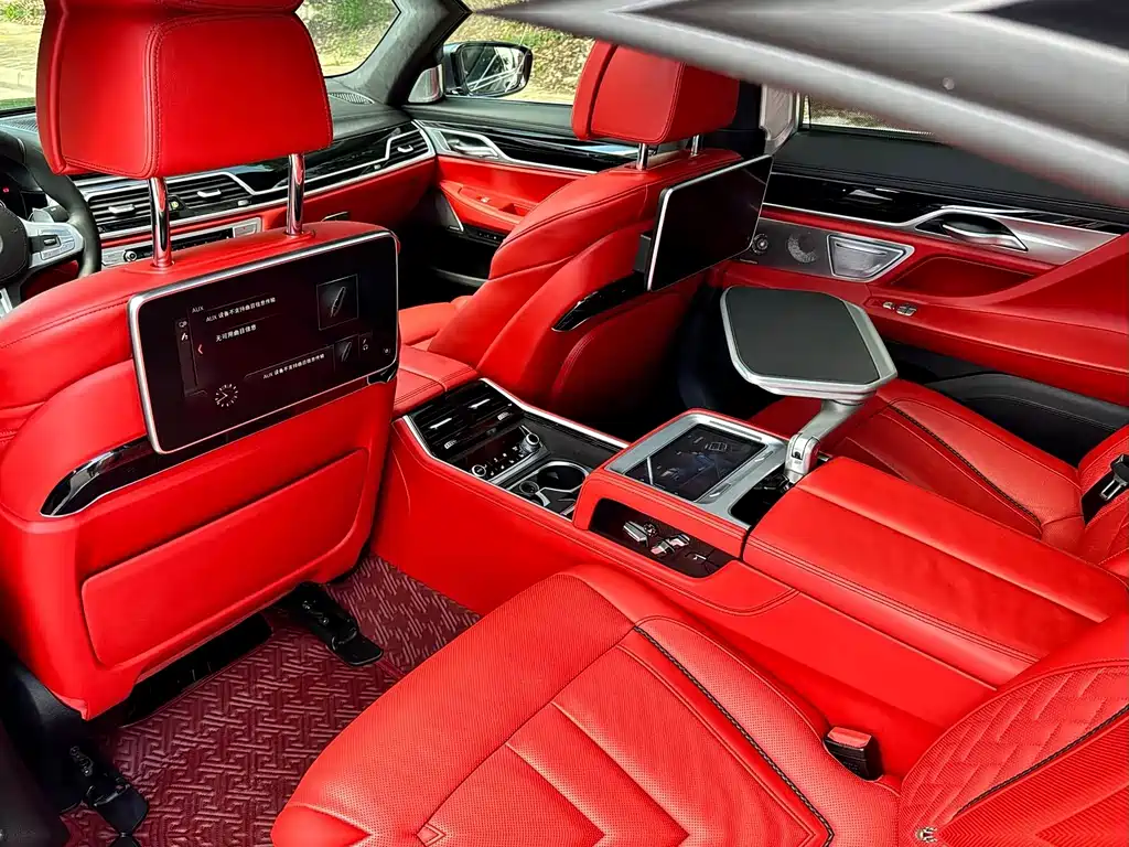 BMW 7 Series — миниатюра 8