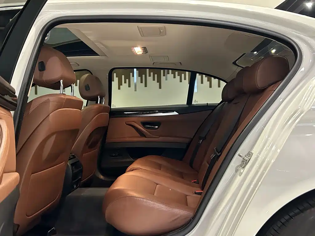 BMW 5 Series — миниатюра 20