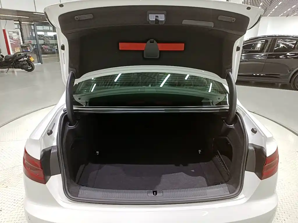Audi A4L — миниатюра 19