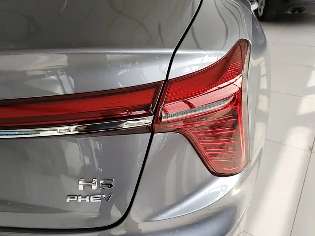 Hongqi Hongqi H5 PHEV — миниатюра 8