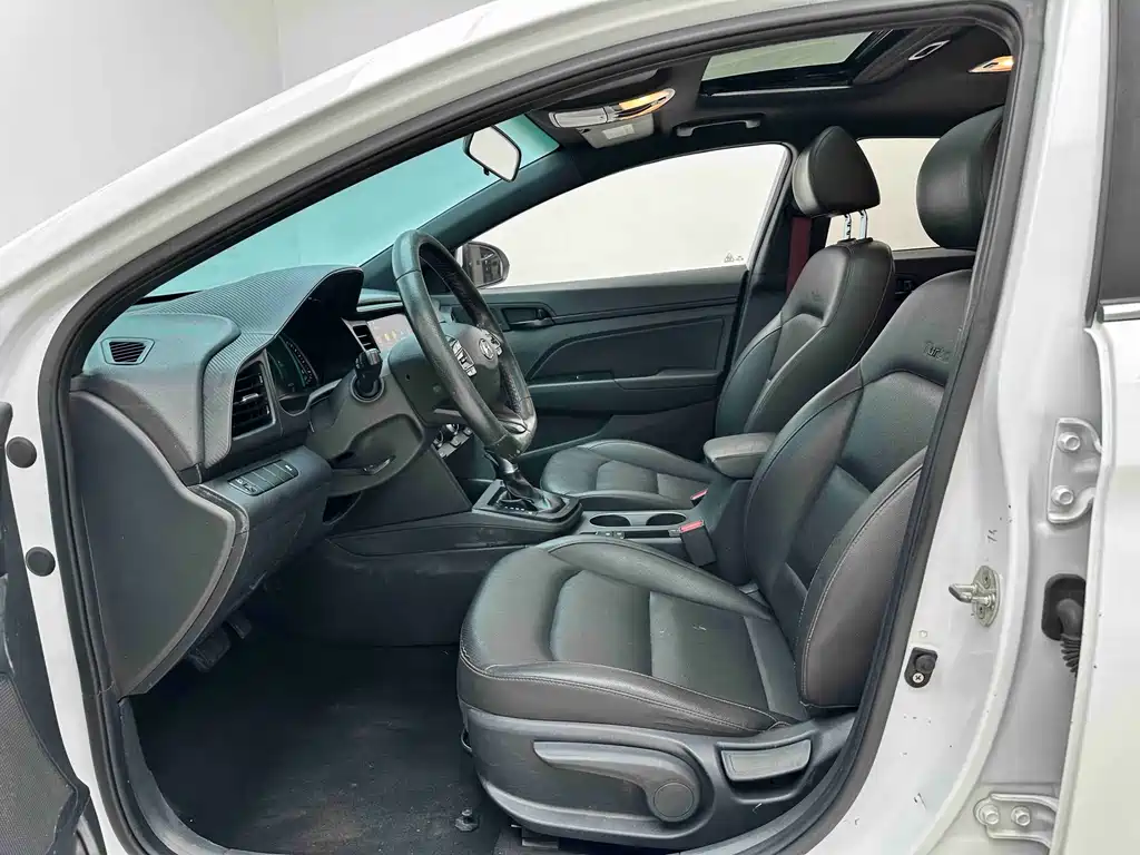 Hyundai Elantra — миниатюра 8