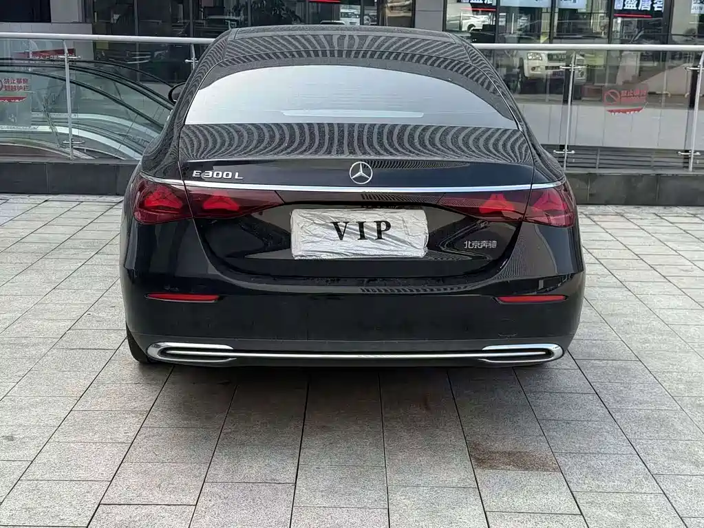 Mercedes-Benz E-Class — миниатюра 8