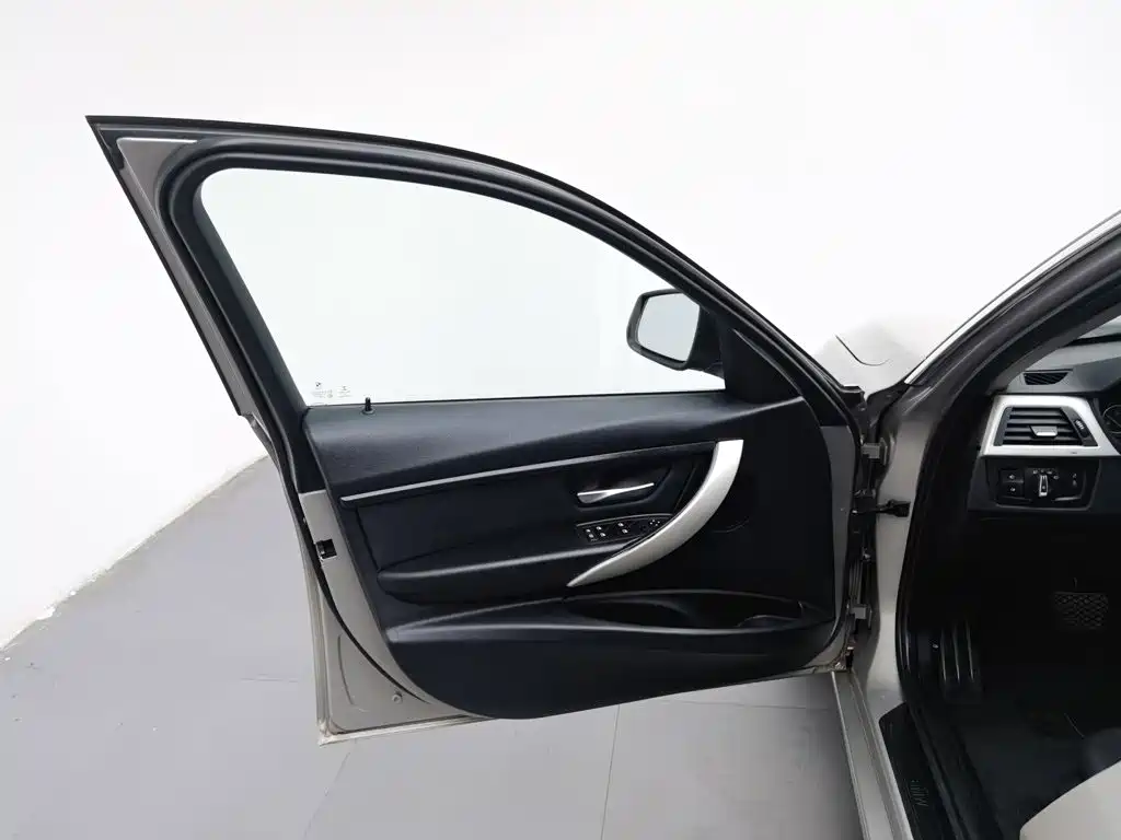 BMW 3 Series — миниатюра 8