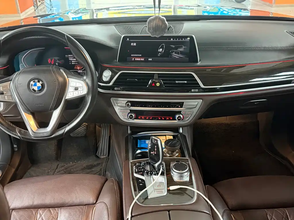 BMW 7 Series — миниатюра 7