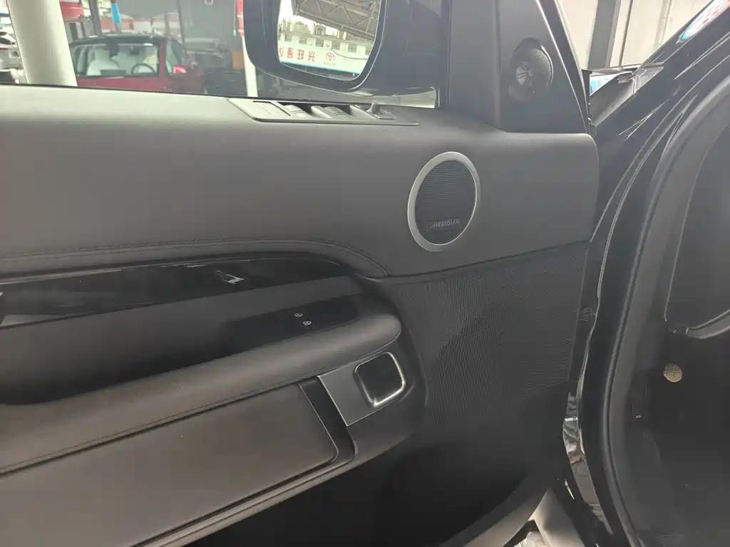 Land Rover Discovery — миниатюра 6