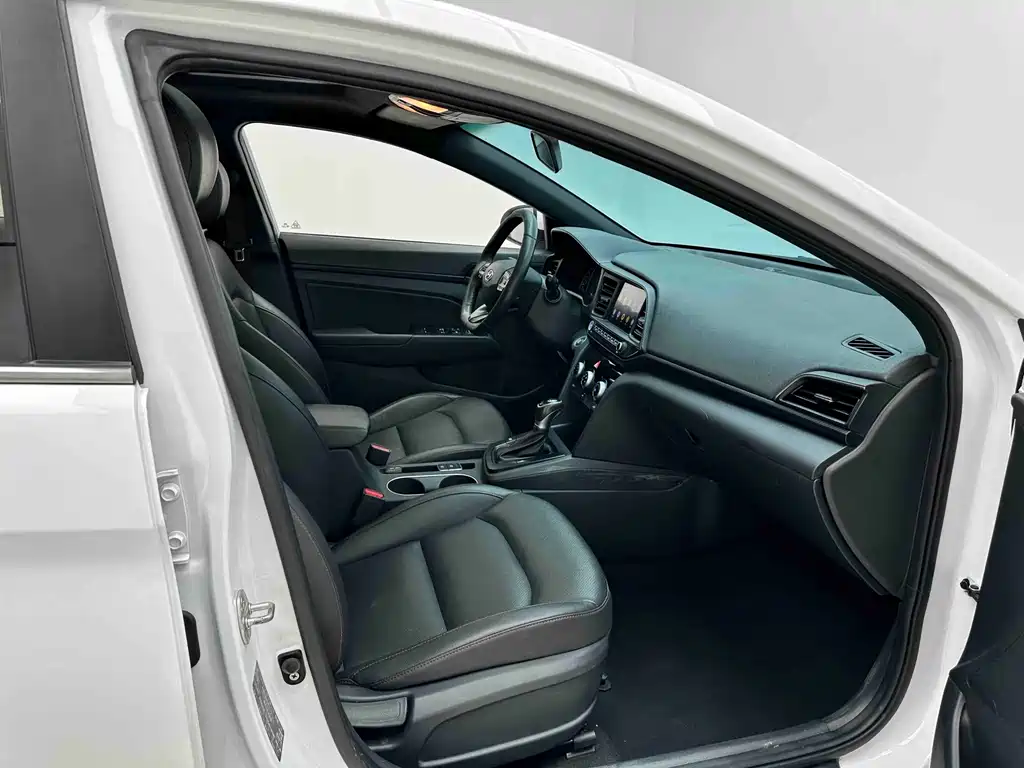 Hyundai Elantra — миниатюра 15