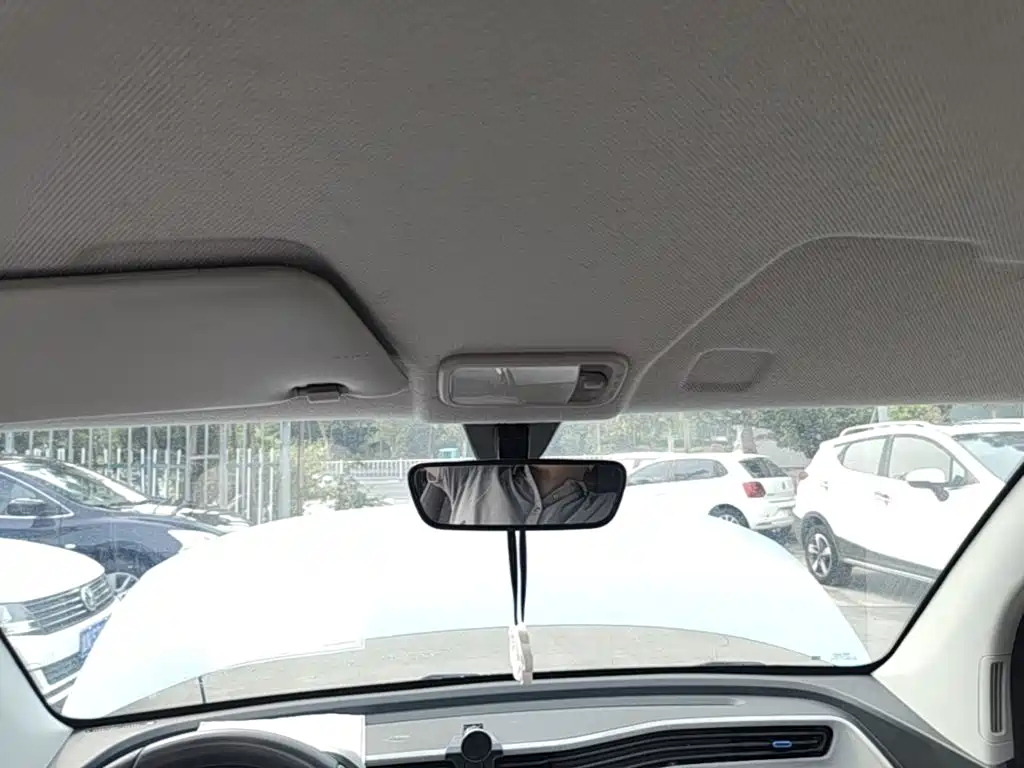 Wuling MINIEV — миниатюра 18