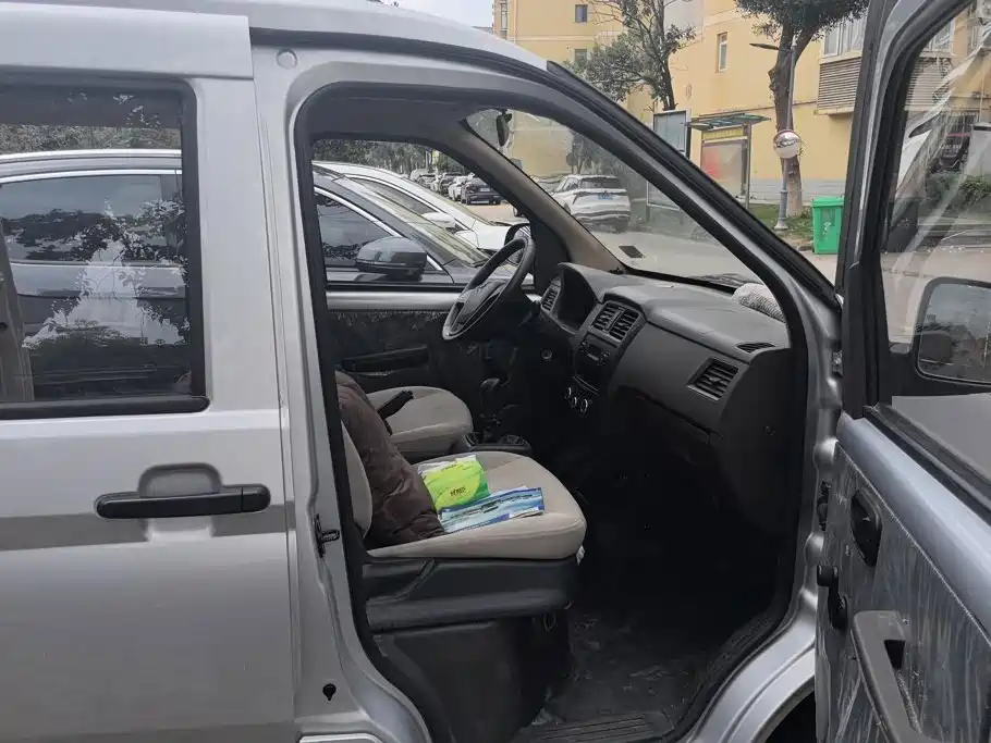 Wuling Rongguang S — миниатюра 8