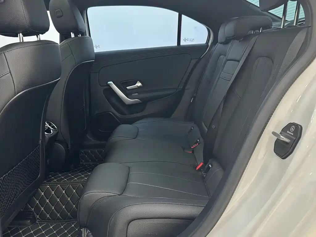 Mercedes-Benz A-Class — миниатюра 8
