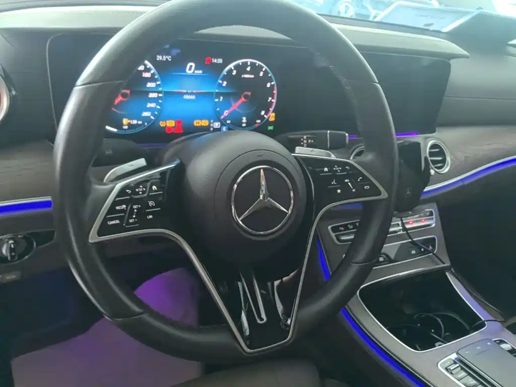 Mercedes-Benz E-Class — миниатюра 11