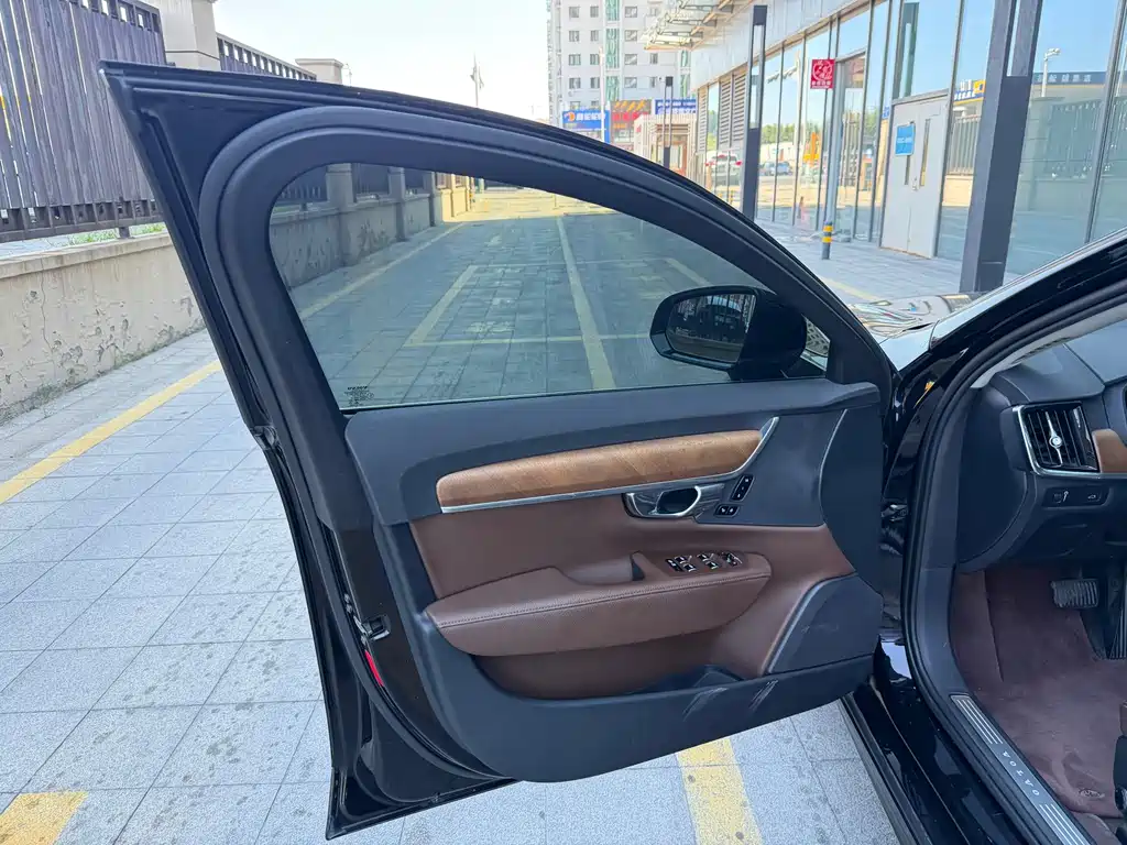 Volvo S90 — миниатюра 4