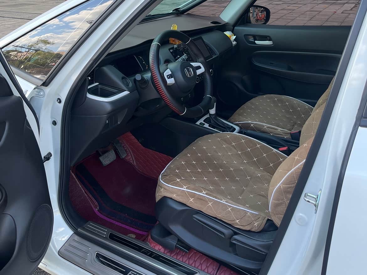 Honda Fit 1.5 л 2022 г. Белый, пробег 29000 км