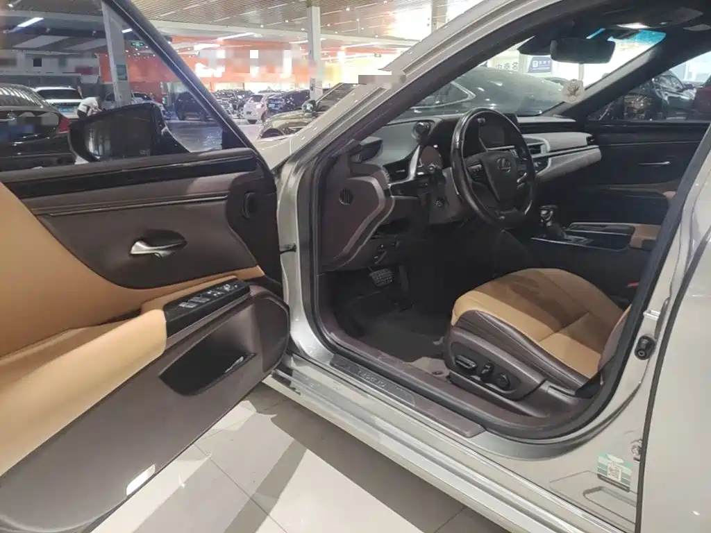 Lexus ES — миниатюра 16