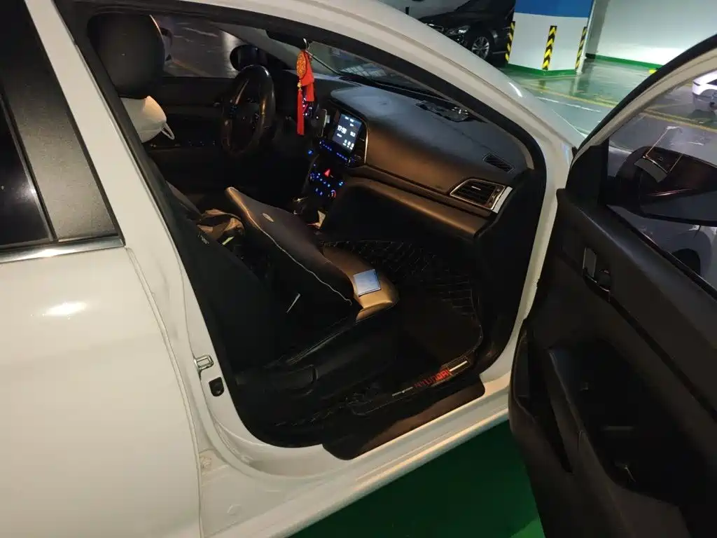 Hyundai Elantra — миниатюра 18