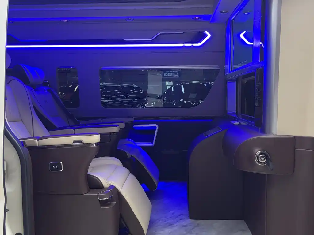 Toyota HiAce 2022 3.5L AT