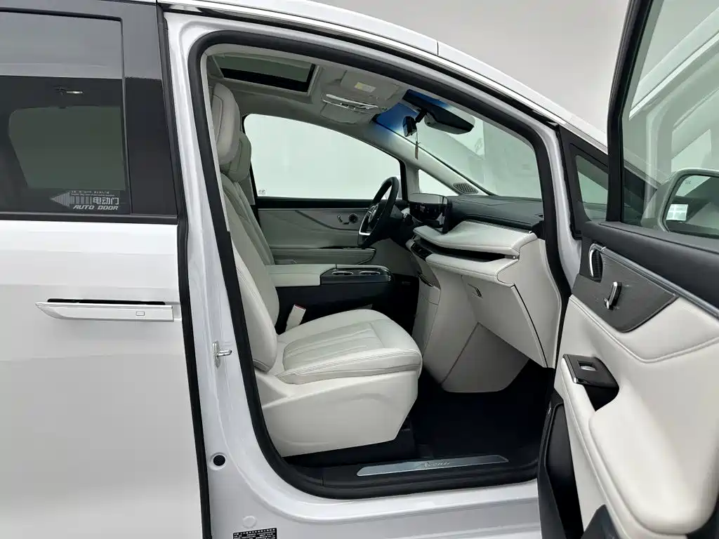 Buick GL8 Hybrid — миниатюра 22