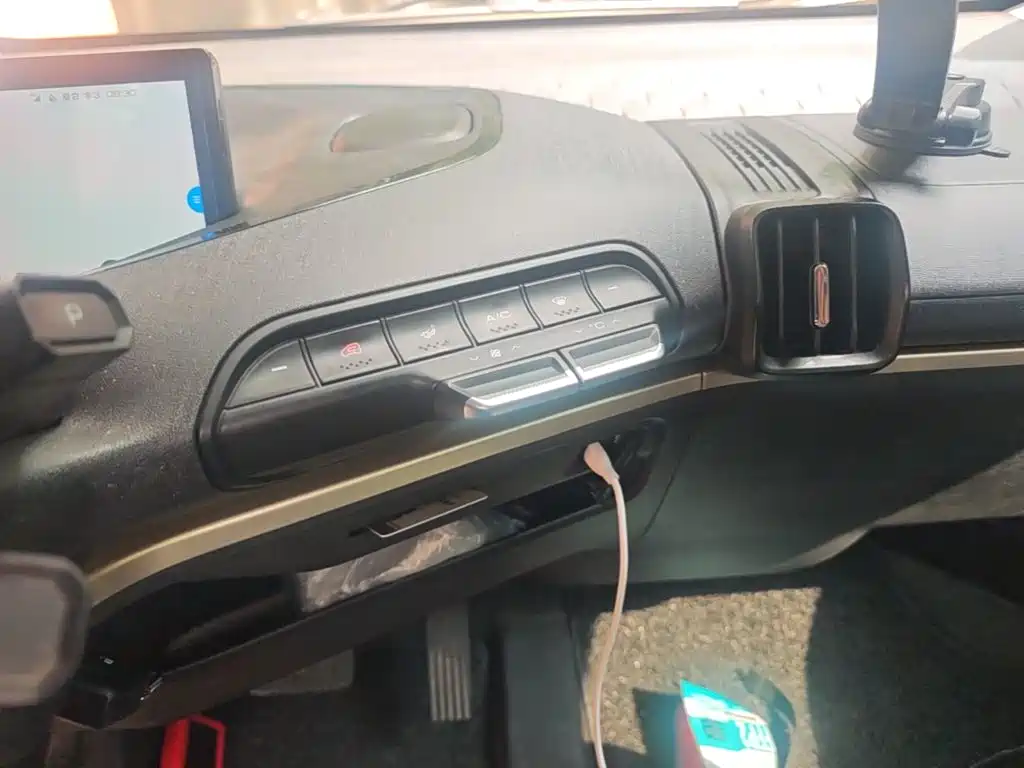 Baojun KiWi EV — миниатюра 13