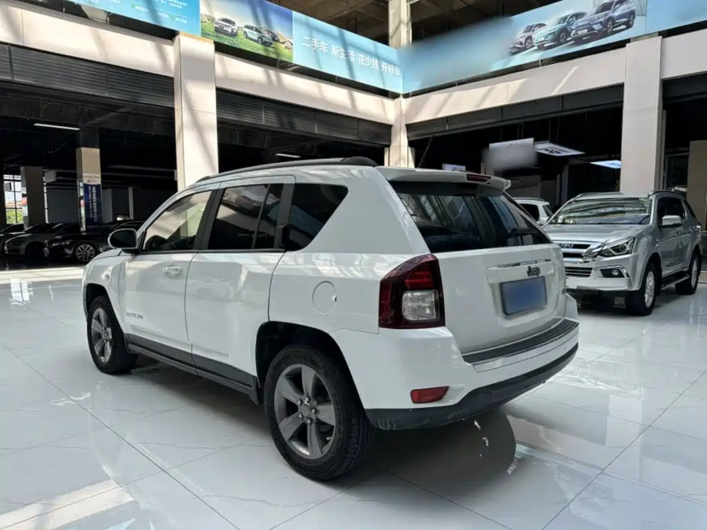 Jeep Compass (Import) — миниатюра 5