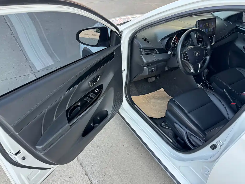 Toyota Yaris L — миниатюра 5