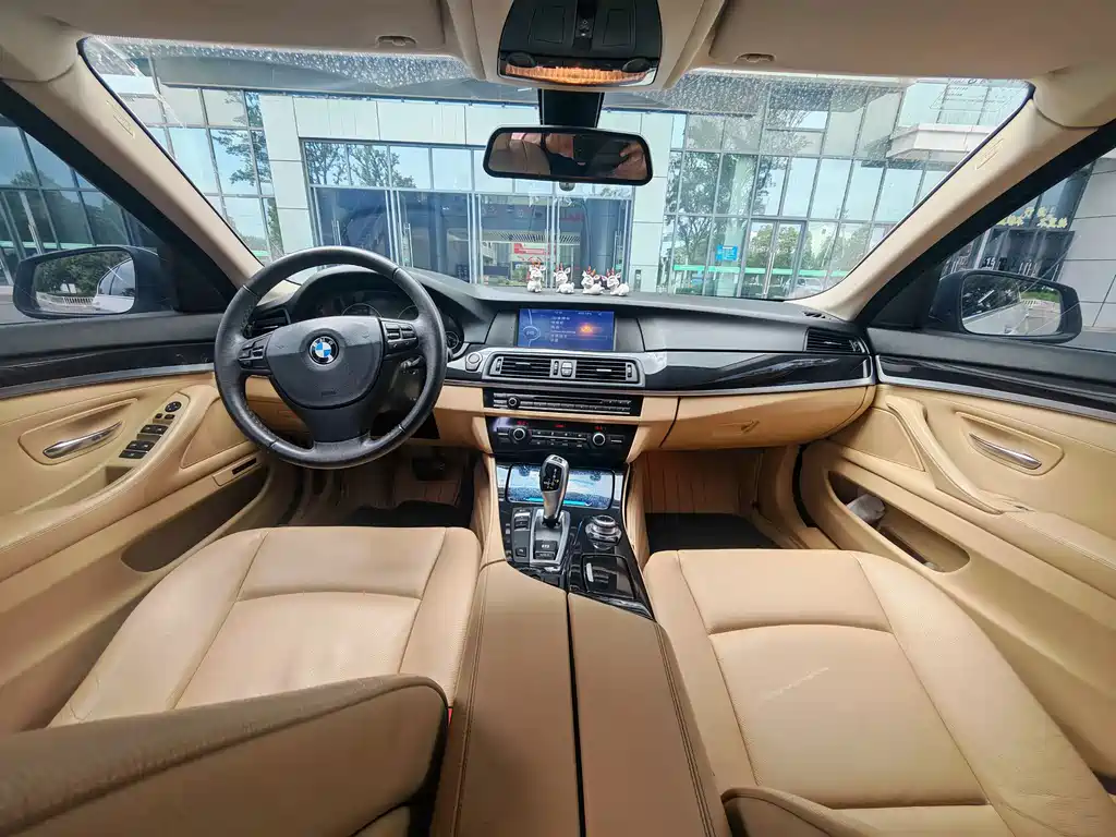 BMW 5 Series — миниатюра 7