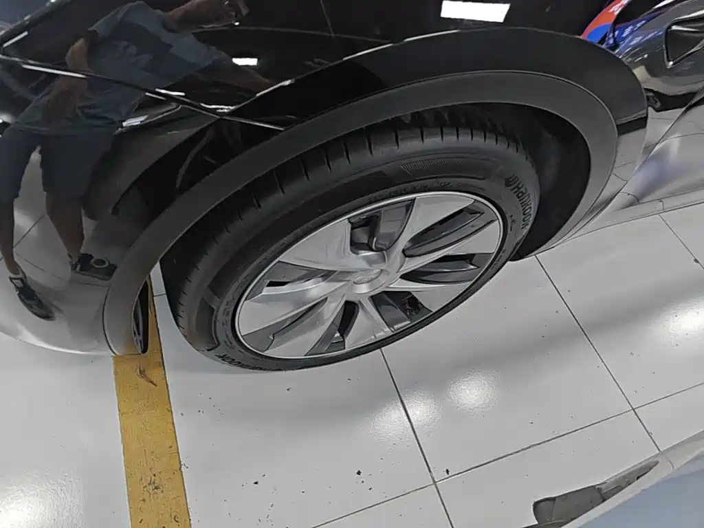 Tesla Model Y — миниатюра 23