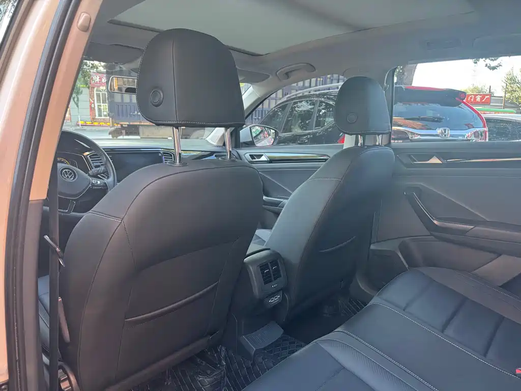 Volkswagen T-Roc — миниатюра 7