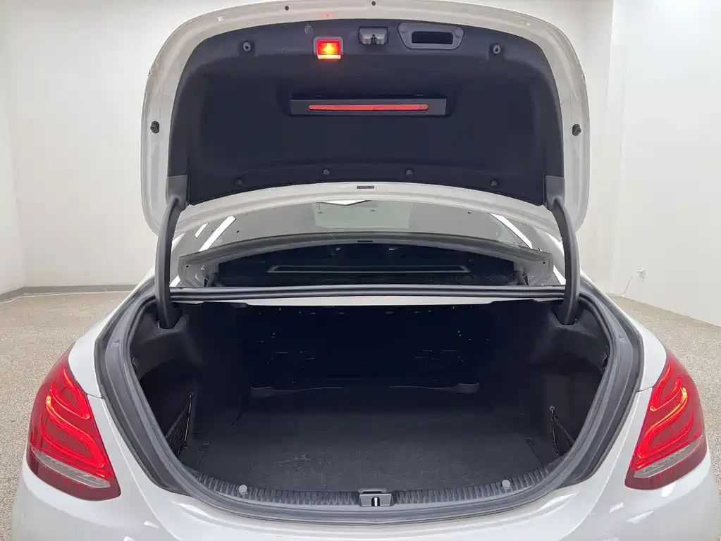 Mercedes-Benz C-Class — миниатюра 13