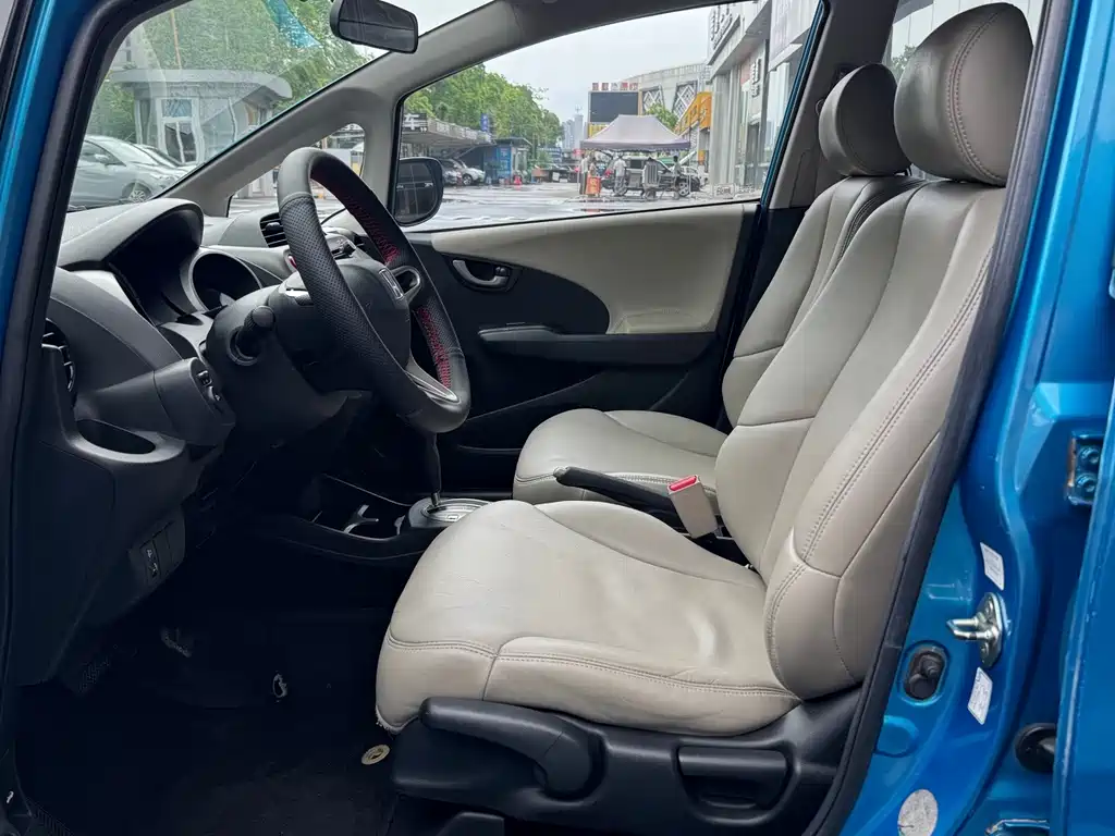 Honda Fit — миниатюра 7