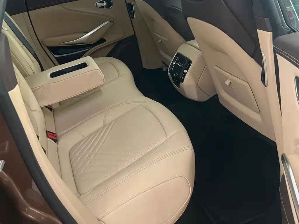 Aston Martin DBX 2024 4.0T V8