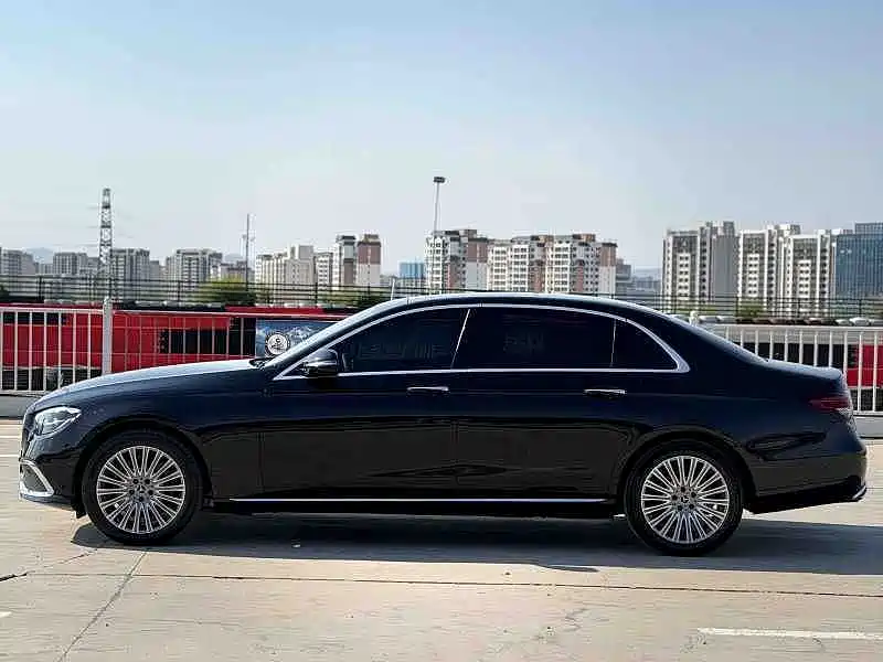 Mercedes-Benz E-Class — миниатюра 7
