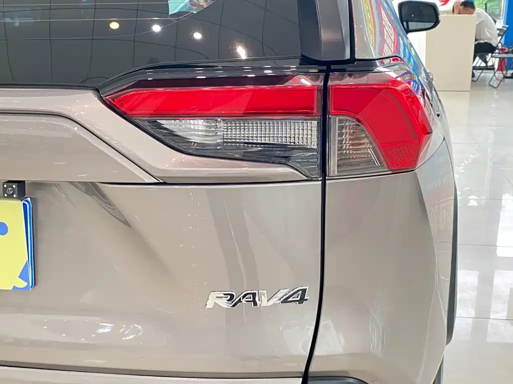 Toyota RAV4 — миниатюра 15