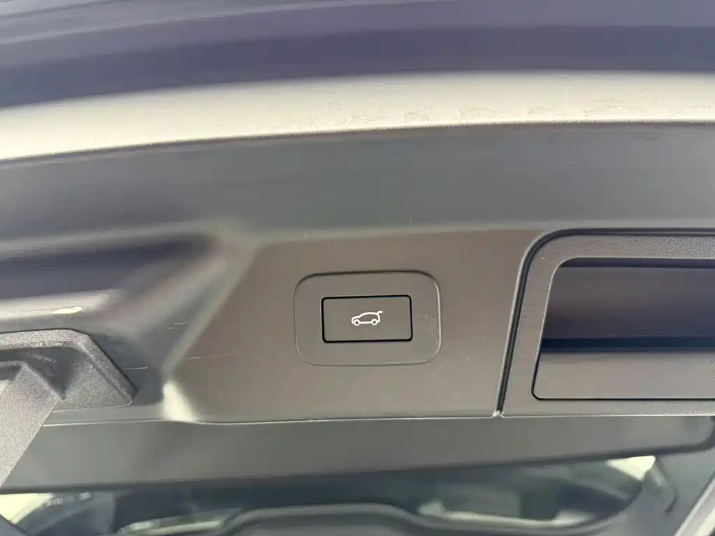 Land Rover Velar — миниатюра 15
