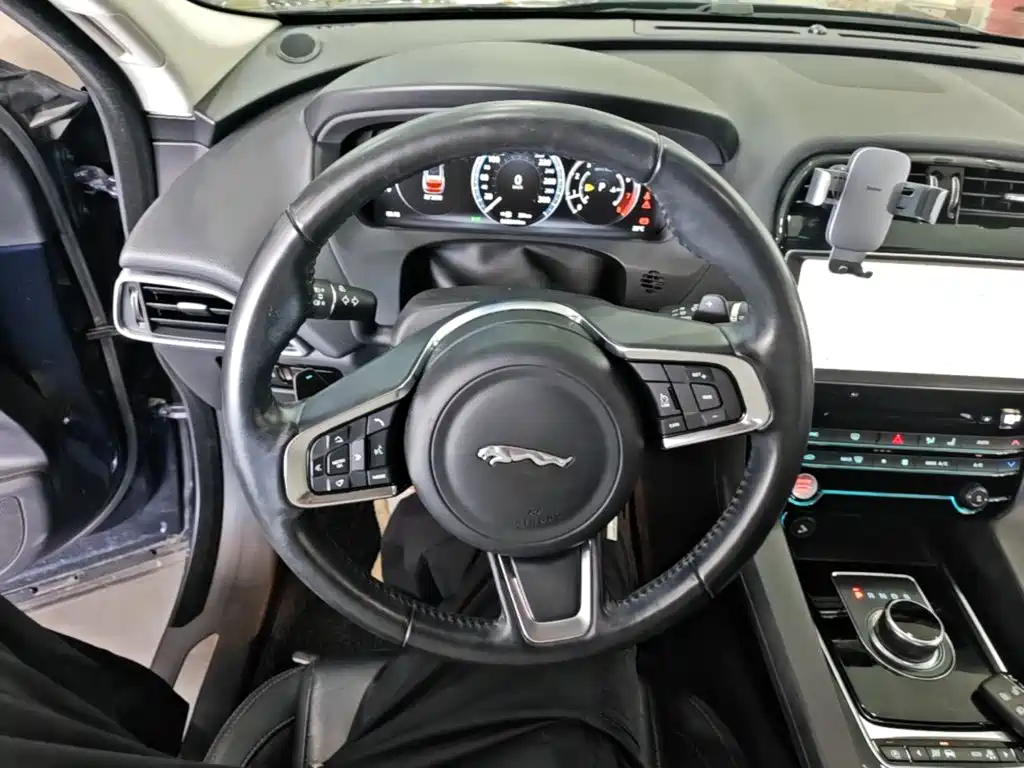 Jaguar F-PACE — миниатюра 11