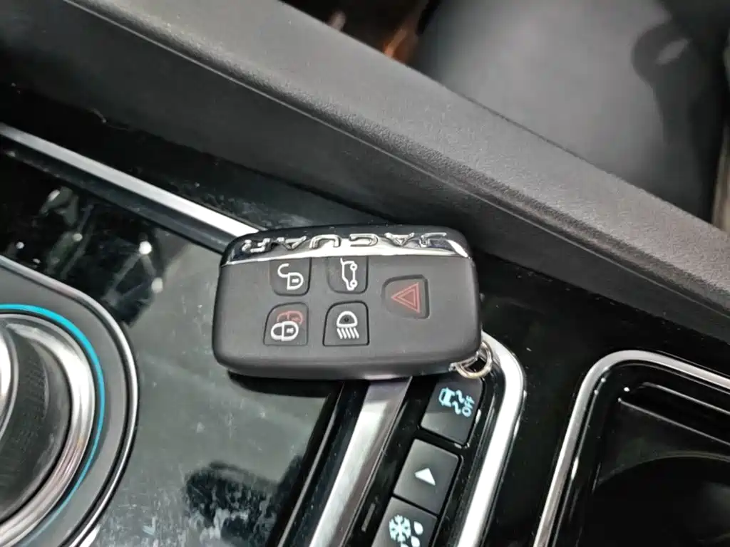 Jaguar F-PACE — миниатюра 9