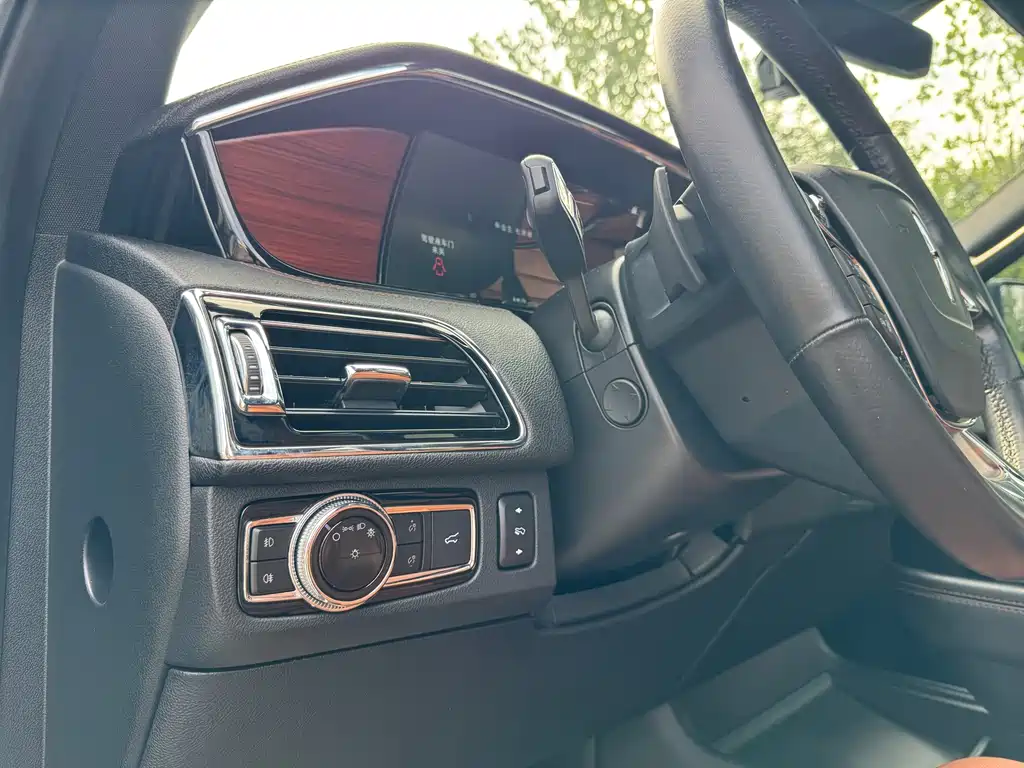 Lincoln Navigator — миниатюра 13