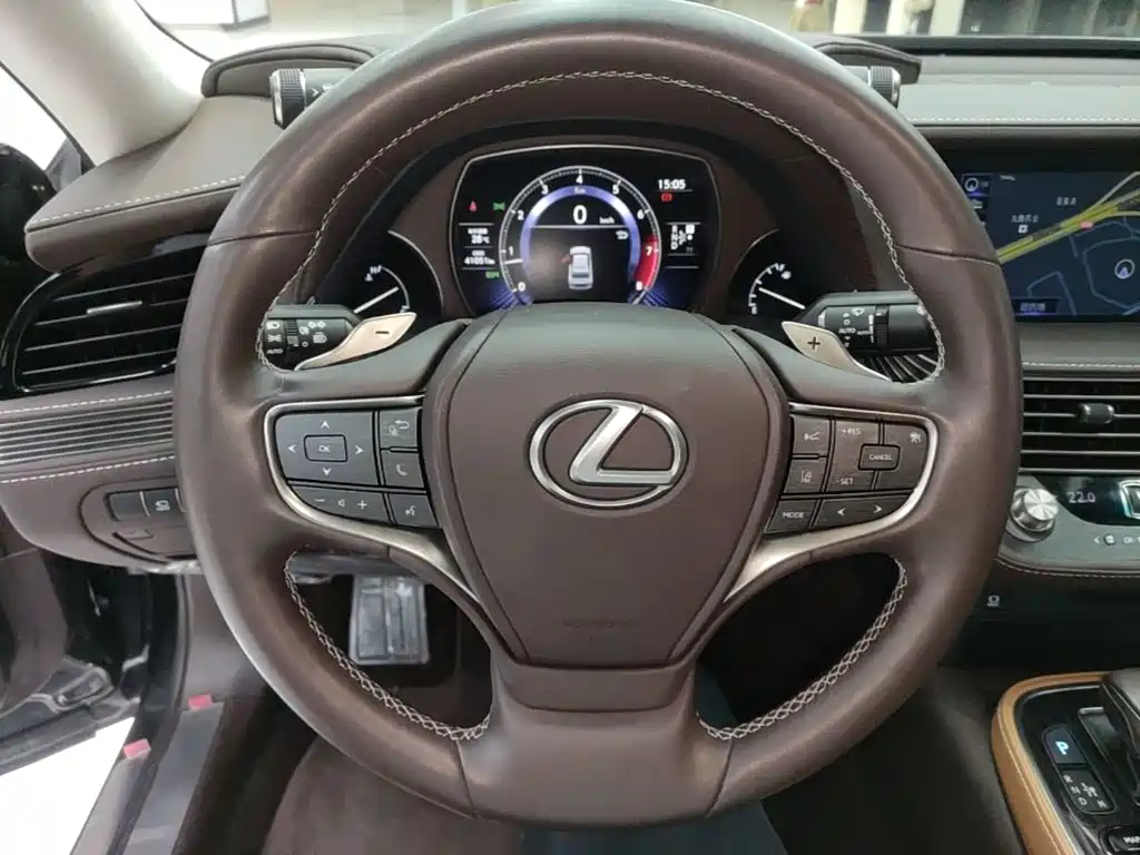 Lexus LS — миниатюра 11