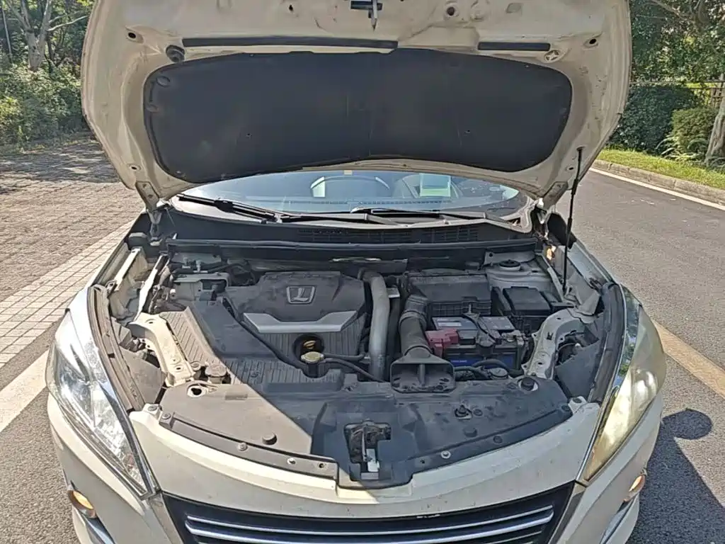 Luxgen U6 — миниатюра 20