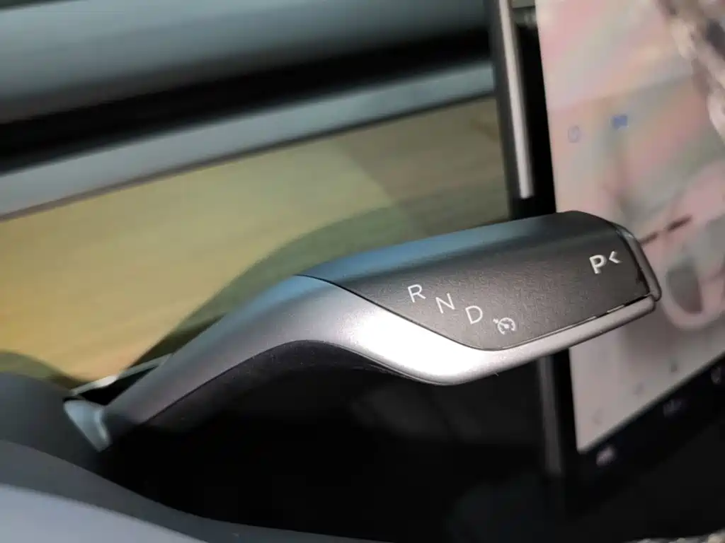 Tesla Model Y — миниатюра 14