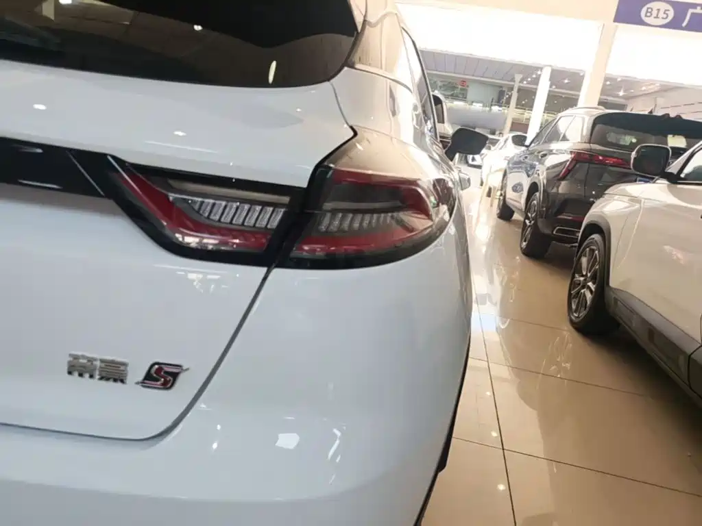Geely Emgrand S — миниатюра 8