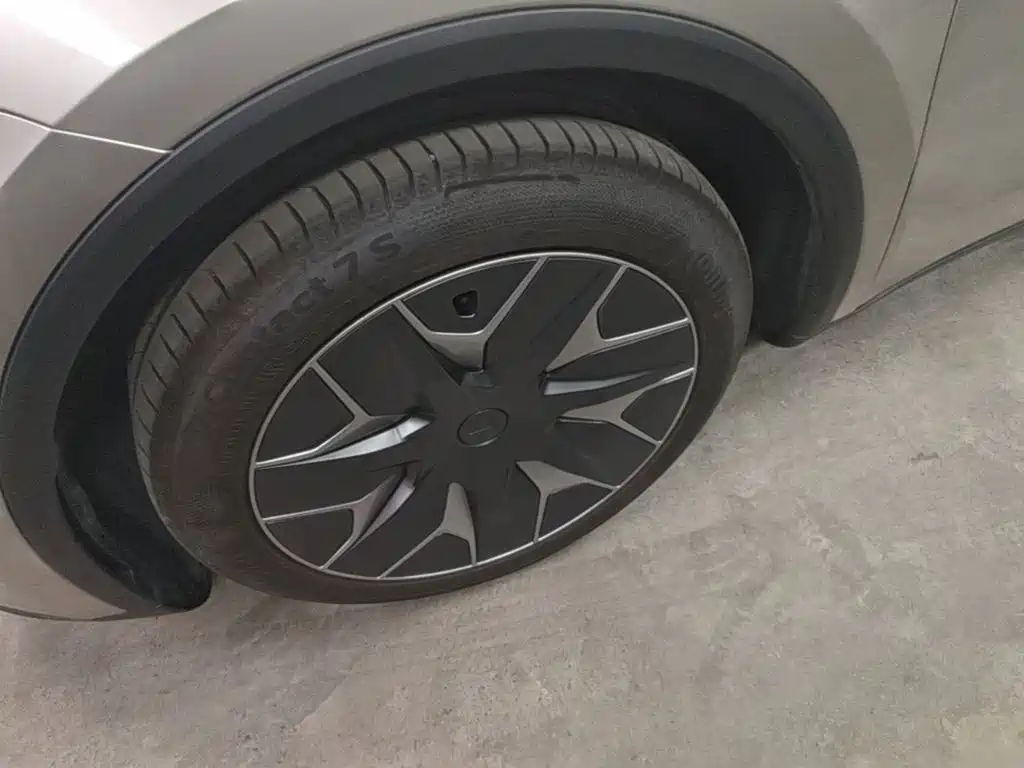Tesla Model Y L — миниатюра 23