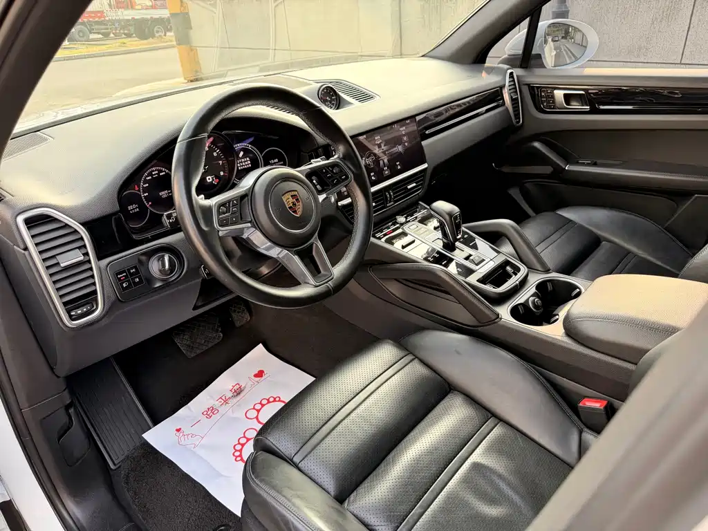 Porsche Cayenne — миниатюра 5