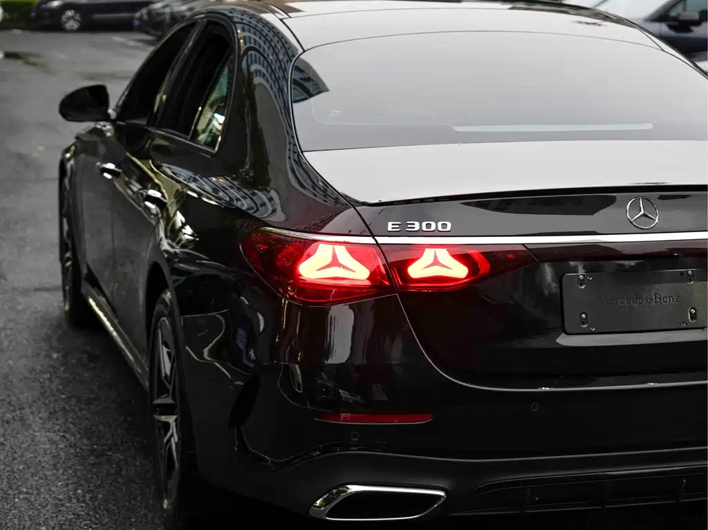 Mercedes-Benz E-Class (Import) — миниатюра 7
